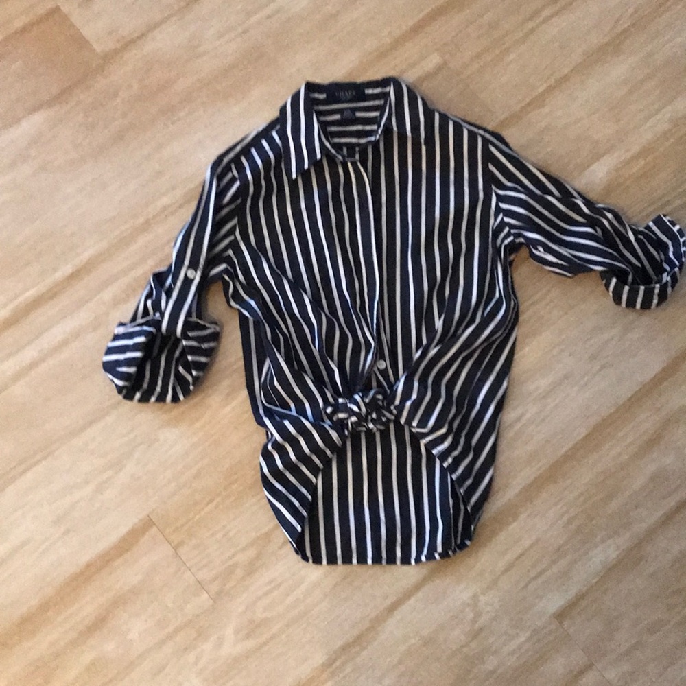 Striped shirt with tie backs sleeves